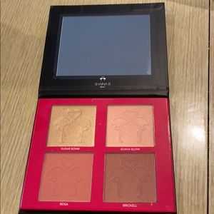 Blush and highlighter palette